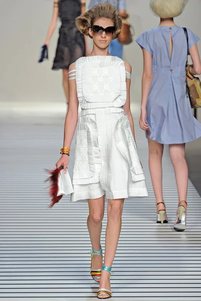 Look 37